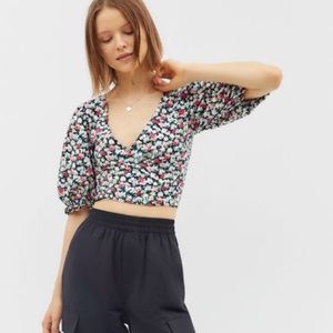 URBAN OUTFITTERS: Puff Sleeve CropTop